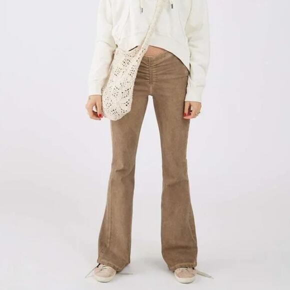 Urban Outfitters BDG Ruched Dip Waist V Flare Jeans Tam - Picture 1 of 10